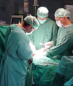 Surgeons doing an operation which can cause a medical malpractice in Mt. Vernon